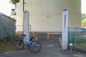 旧富田小学校の門柱 旧富田小学校の門柱